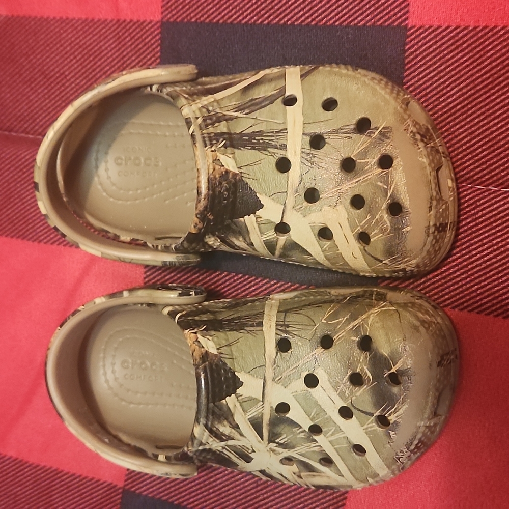 Army crocs